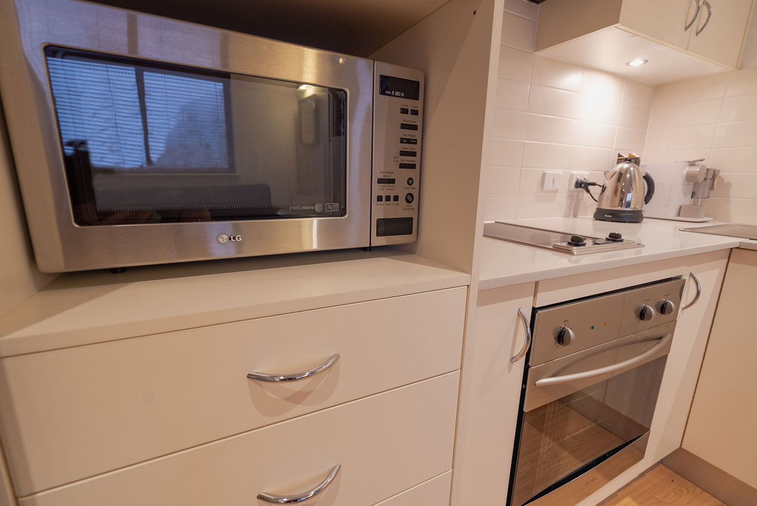 Schnapps-2-Kitchen-3.jpg